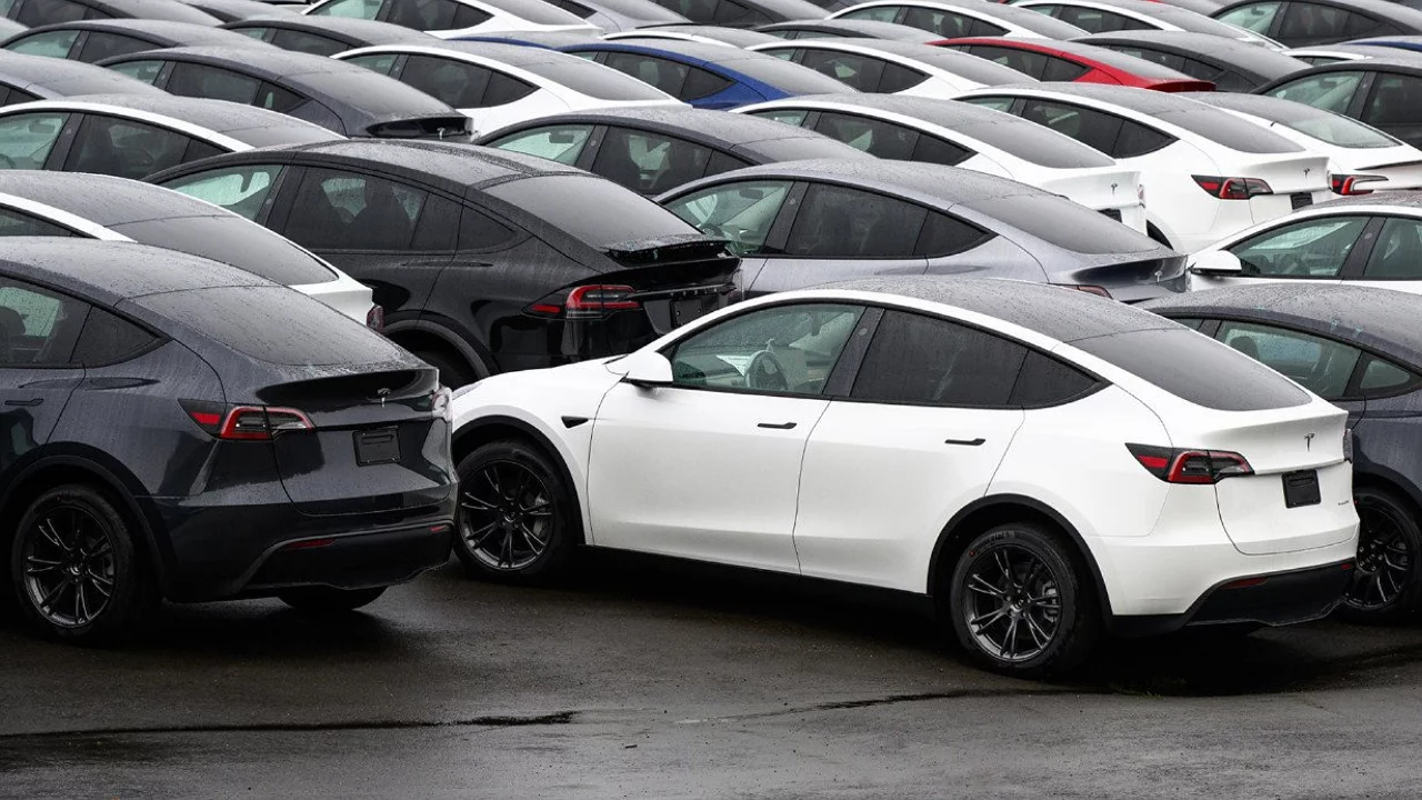 Otomotiv sekt&ouml;r&uuml;n&uuml; alarma ge&ccedil;iren gelişme: Tesla dahil 11 marka 4 milyondan fazla aracı geri &ccedil;ağırıyor