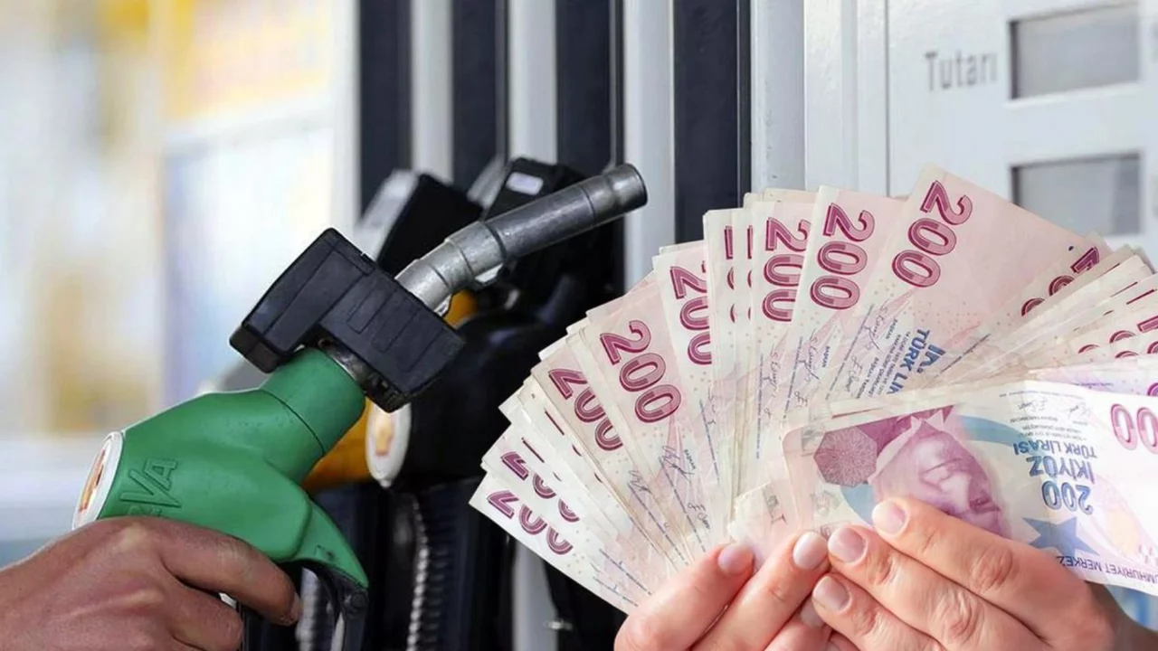 Akaryakıta bir zam daha! Fiyat tabelasını g&ouml;ren "Yok artık" diyor