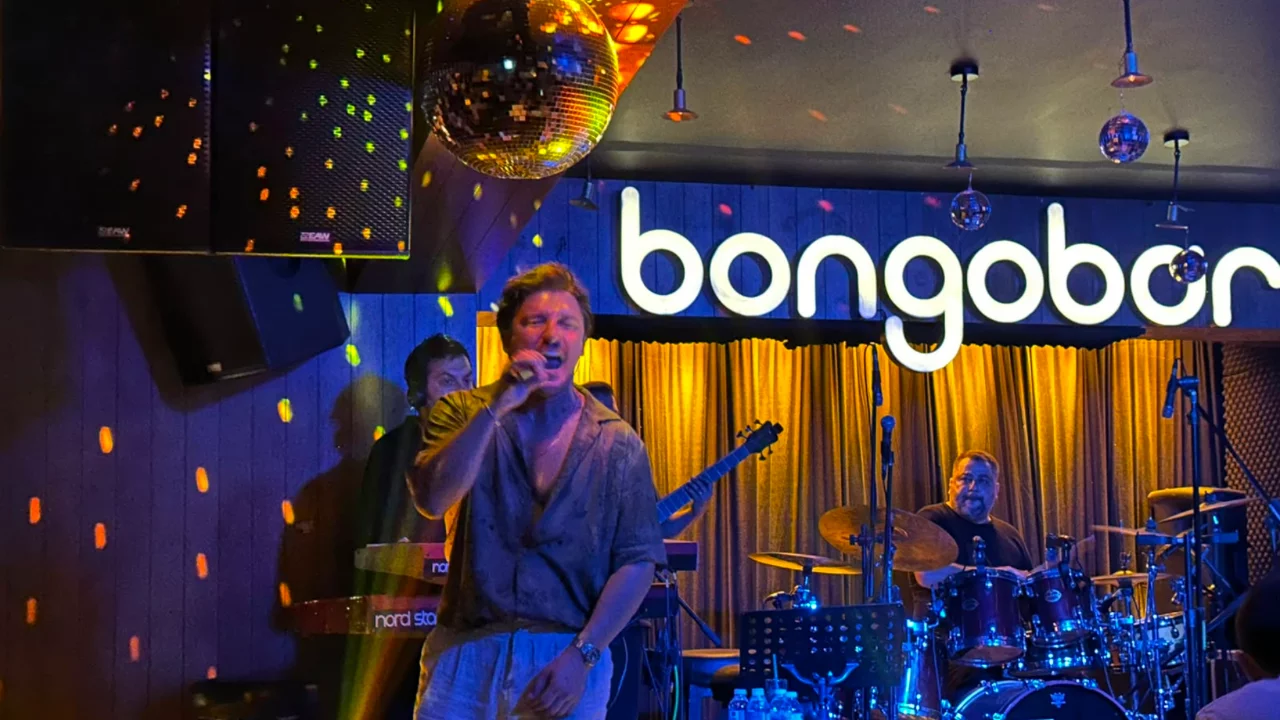 Cengiz Ateş, Bongo Bar'da sahne aldı: Bursa'da cuma gecesi müzikle renklendi