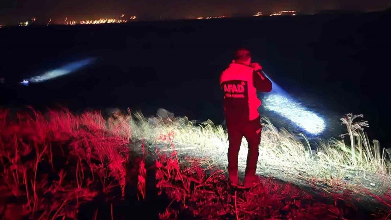 Van G&ouml;l&uuml;'nde kano kazası: Kayıp kadın balık&ccedil;ılar tarafından kurtarıldı
