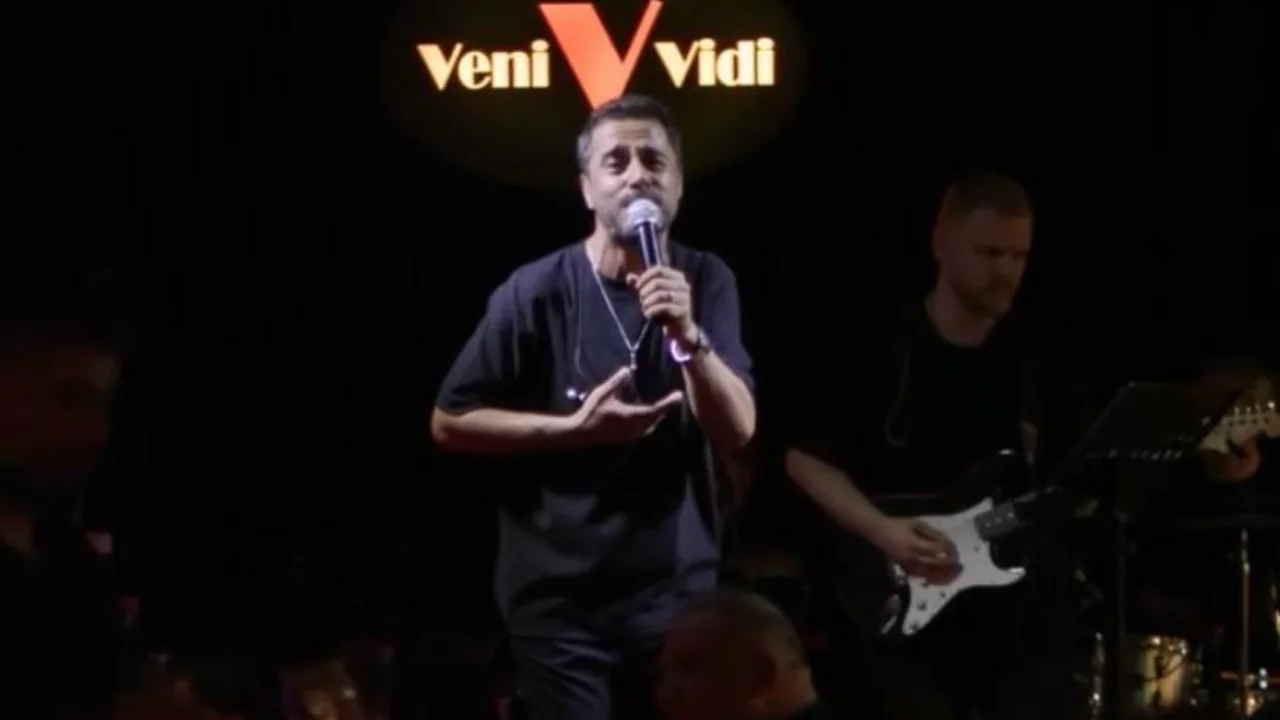 İrfan Şehitoğlu'ndan FSM'de unutulmaz gece: Veni V Vidi Pub Lounge Bar'da m&uuml;zik ş&ouml;leni