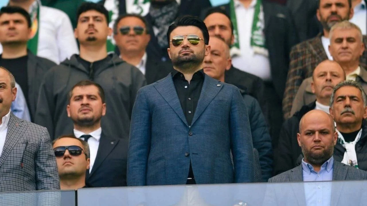 Bursaspor Başkanı Enes &Ccedil;elik'ten sert a&ccedil;ıklamalar:  "T&uuml;m T&uuml;rkiye g&ouml;rd&uuml;..."