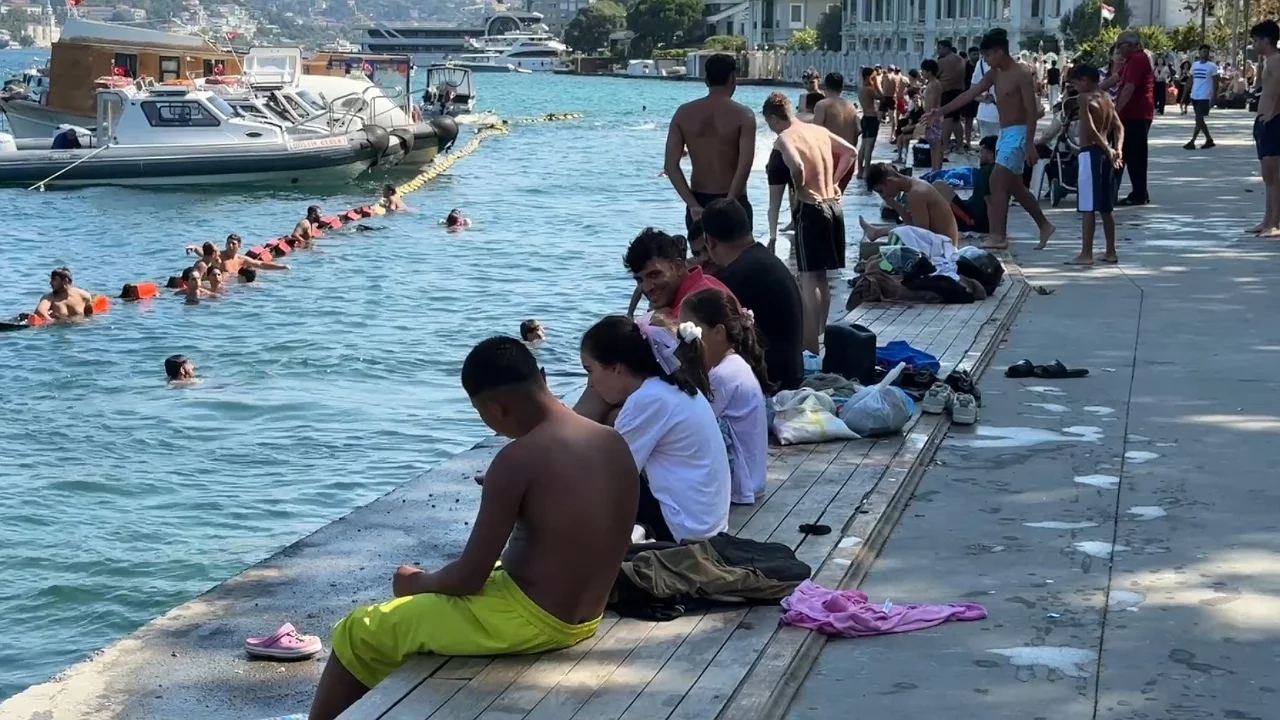 Sıcak hava etkili oldu: Park ve sahiller doldu taştı