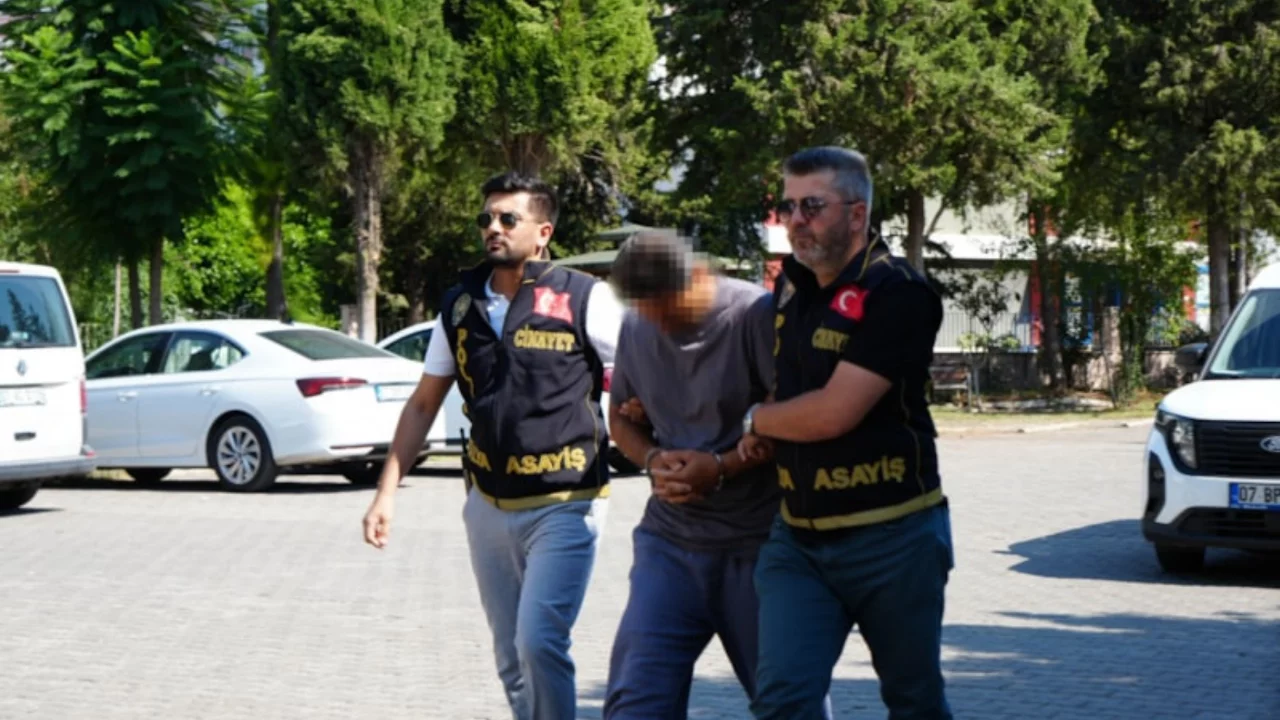 Antalya Havalimanı'nda Gürcistanlı turisti öldüren şahıs tutuklandı 