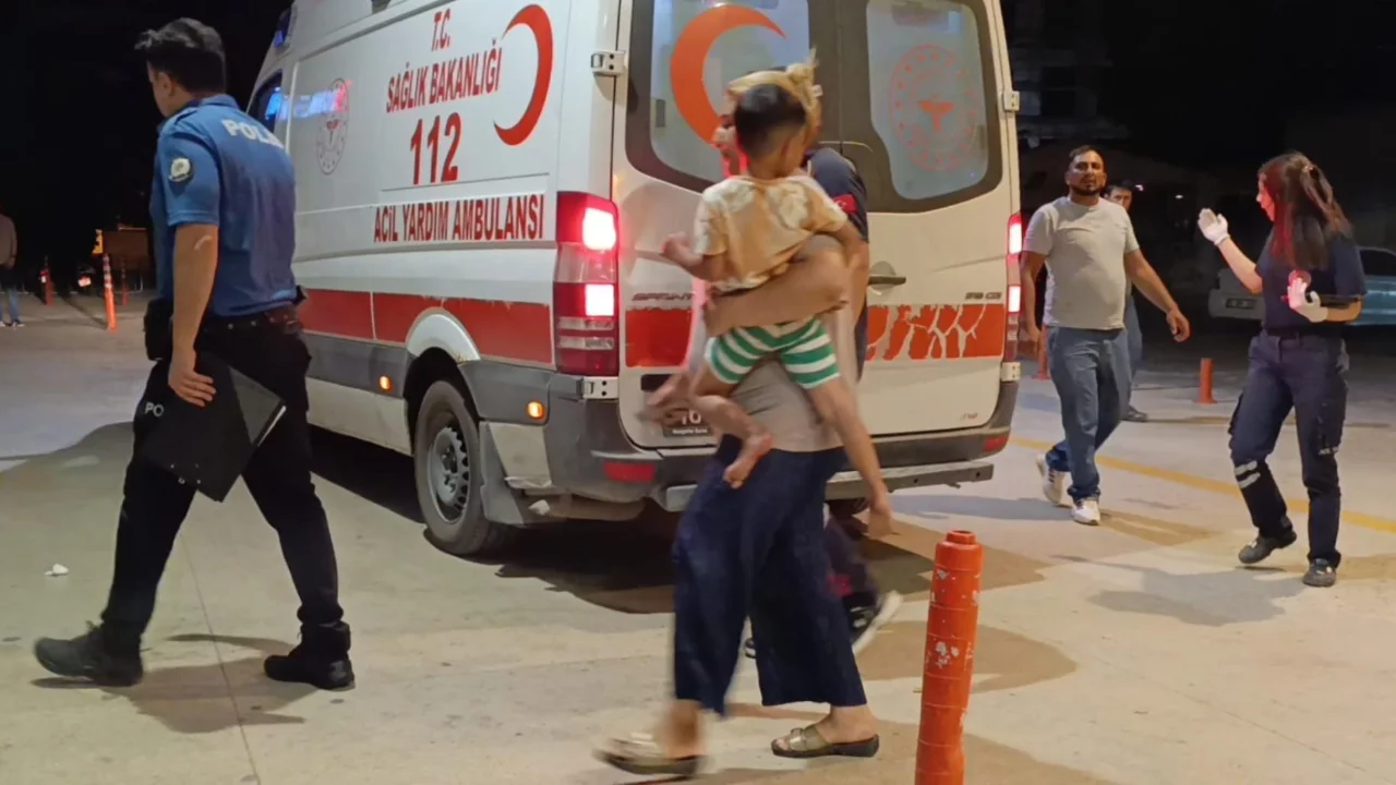 Bursa'da gece yarısı silahlı kavga: T&uuml;fek sa&ccedil;maları baba ile 4 yaşındaki oğluna isabet etti