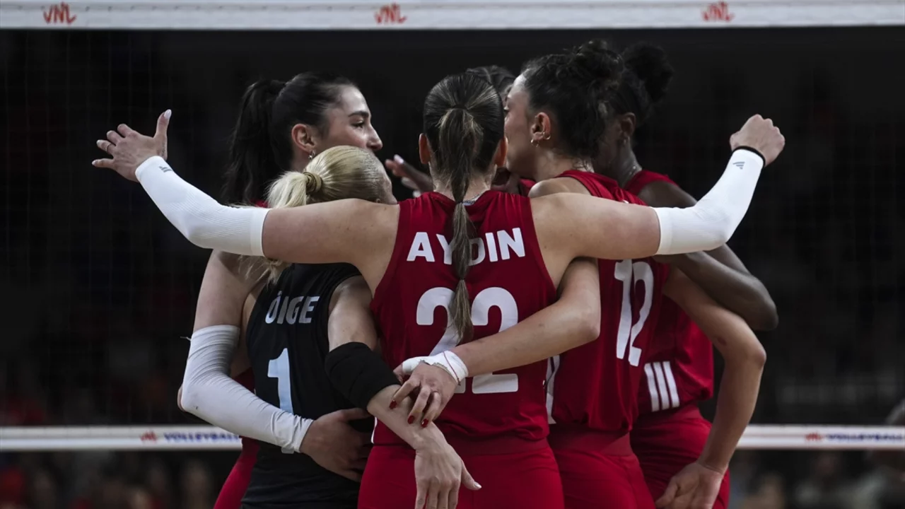 Filenin Sultanları ikinci kez sahneye &ccedil;ıkıyor! A Milli Kadın Voleybol Takımı Avrupa Şampiyonası ma&ccedil;ı saat ka&ccedil;ta, hangi kanalda?