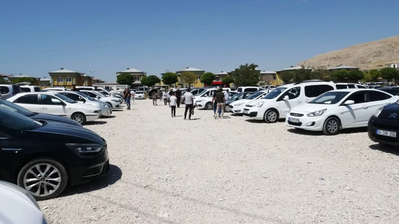 İkinci el otomobil piyasasında dikkat &ccedil;eken tablo! 700-800 bin liralık ara&ccedil;lara talep arttı