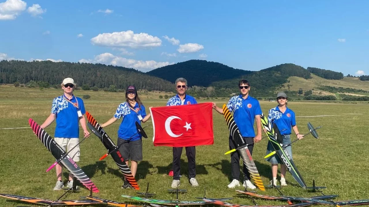 Orhangazili hava modelcilerinden Avrupa'da büyük başarı 