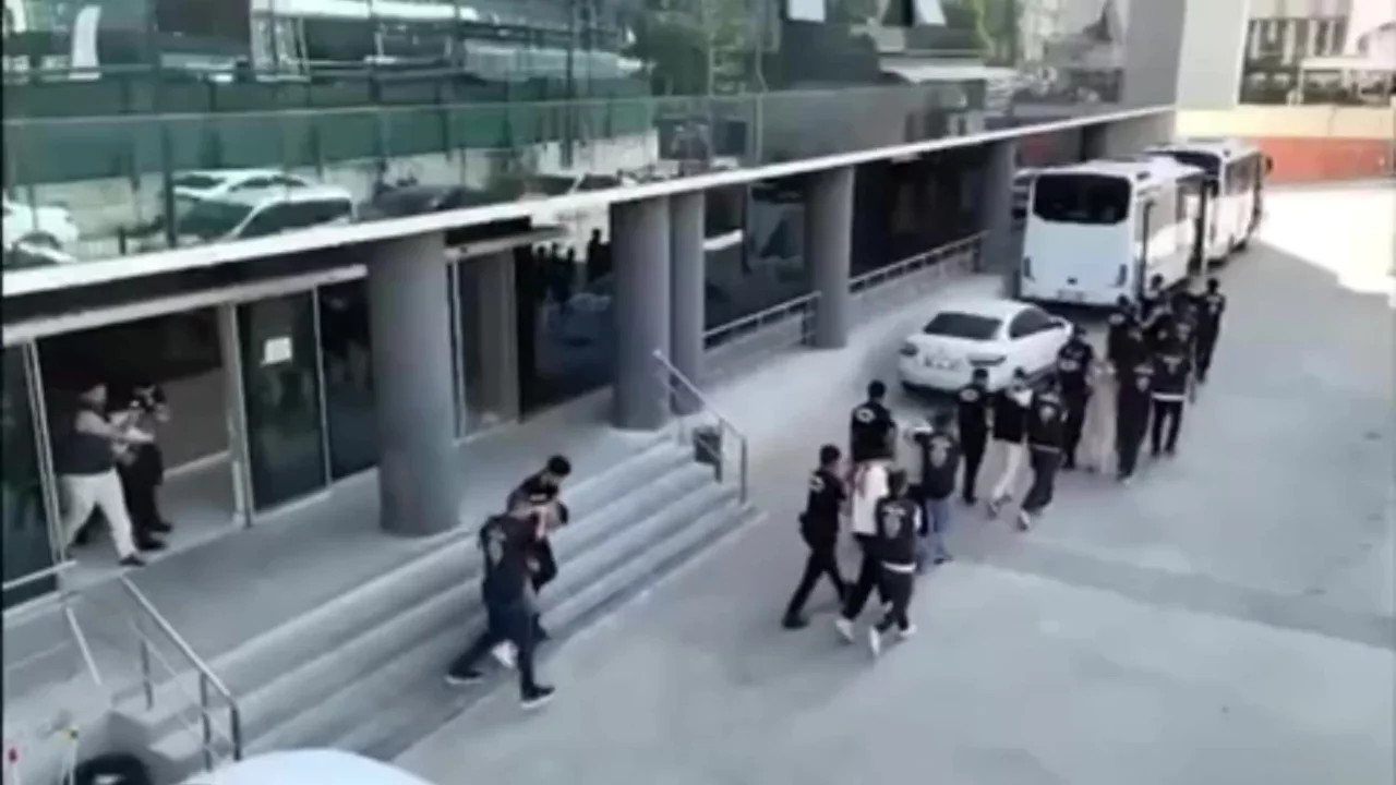 Bursa dahil 18 ilde siber su&ccedil; operasyonu: 77 ş&uuml;pheli yakalandı, 37 kişi tutuklandı