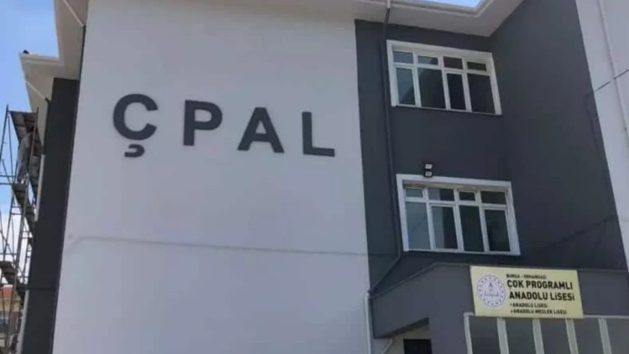 Bursa'nın k&ouml;kl&uuml; okulu yeni ismiyle mesleki eğitime ge&ccedil;iyor