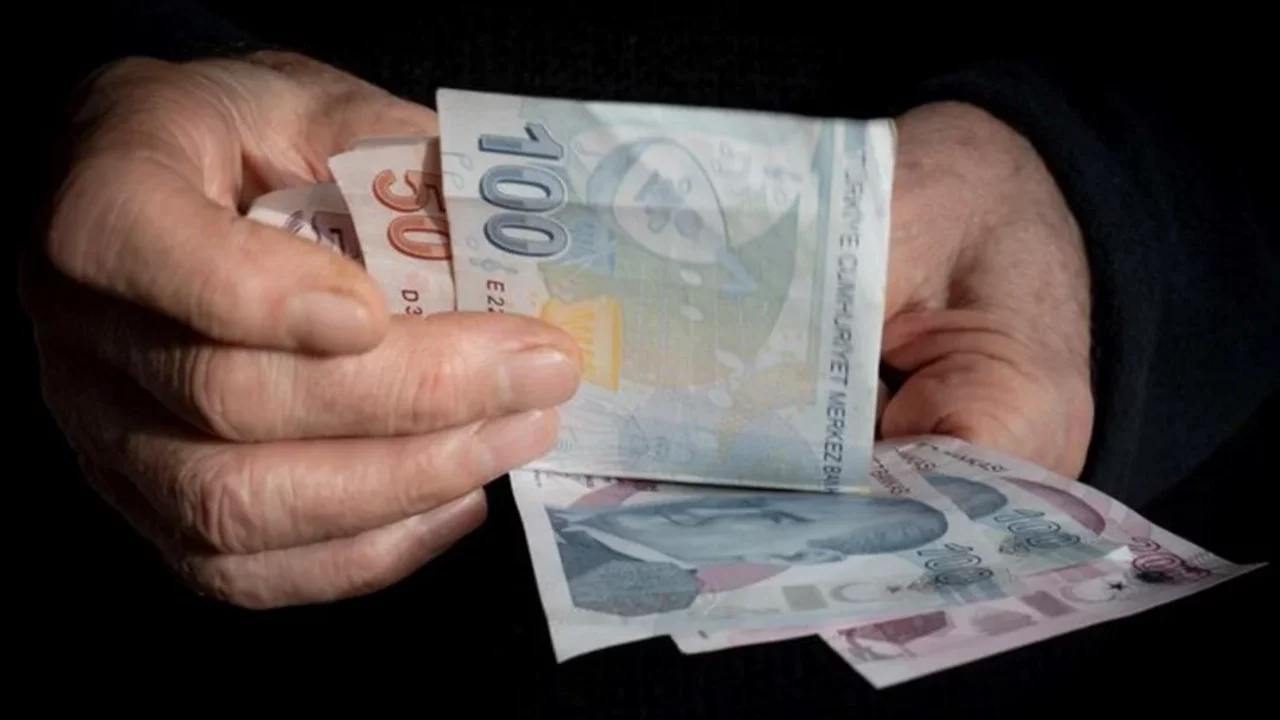 Emekliler i&ccedil;in yeni destek modeli g&uuml;ndemde: 1999 &ouml;ncesi ve sonrası SGK girişlileri yakından ilgilendiriyor