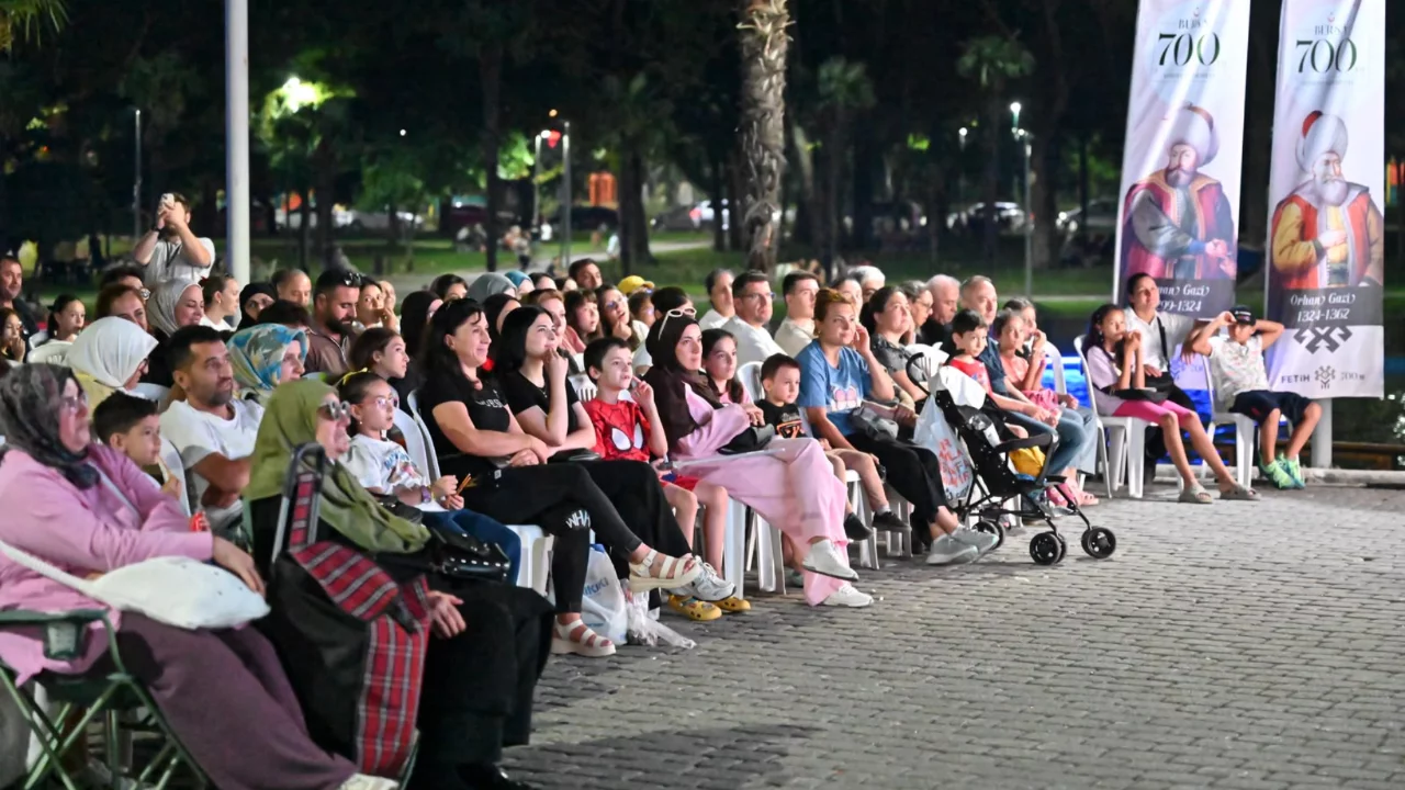 Bursa'da yaz akşamına Yeşil&ccedil;am damgası: K&uuml;lt&uuml;rpark'ta nostalji dolu gece