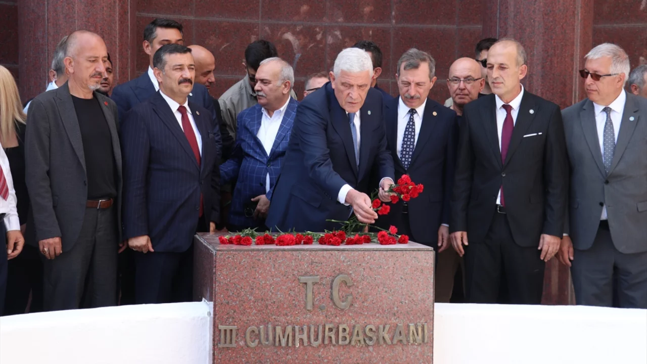 M&uuml;savat Dervişoğlu Bursa'da konuştu: "T&uuml;rkiye'nin &ccedil;&ouml;z&uuml;lmeyecek hi&ccedil;bir derdi yok"