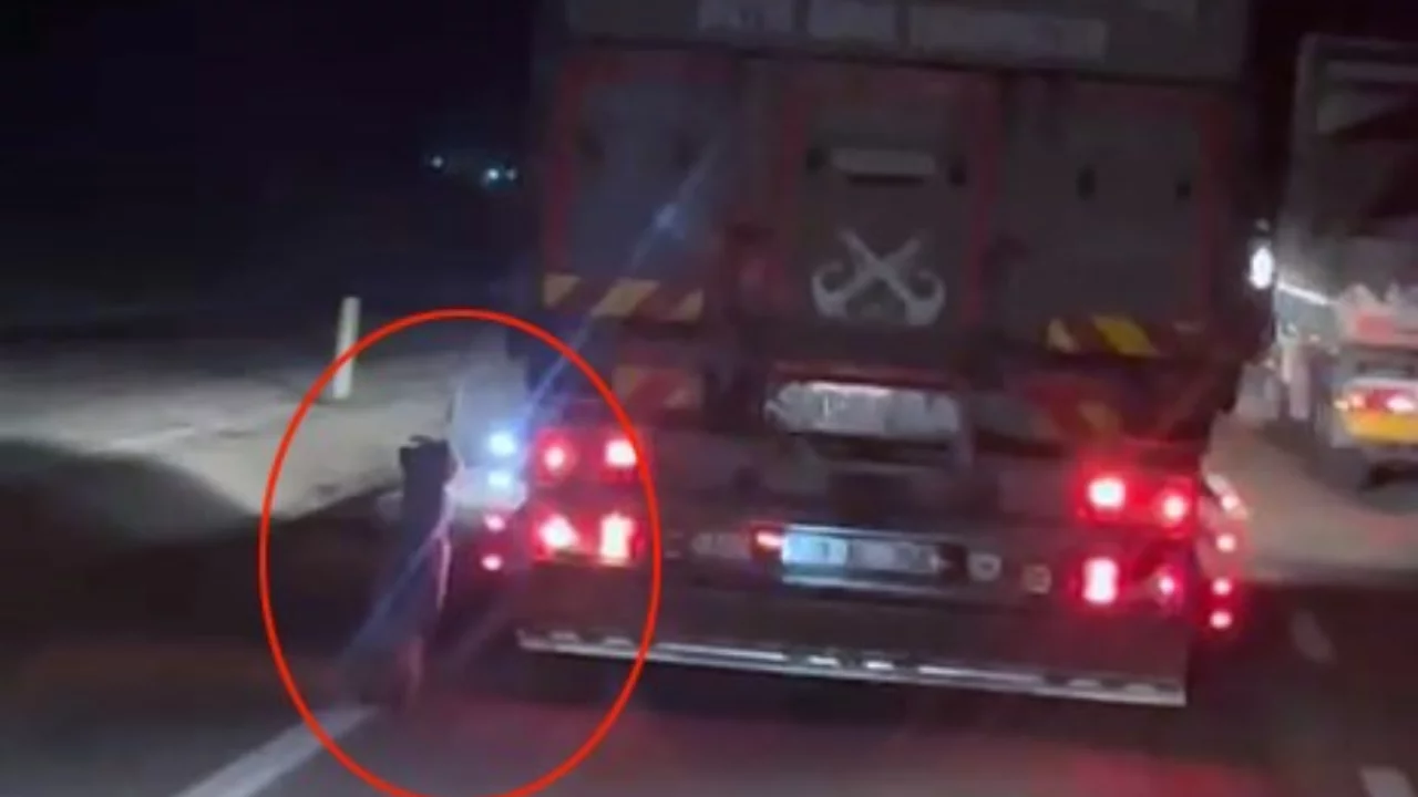 Köpeği kamyonetin arkasına bağlayıp sürükledi