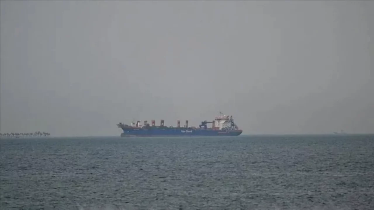 İran'dan H&uuml;rm&uuml;z Boğazı i&ccedil;in petrol tehdidi: Tek damla ihra&ccedil; edilmeyecek