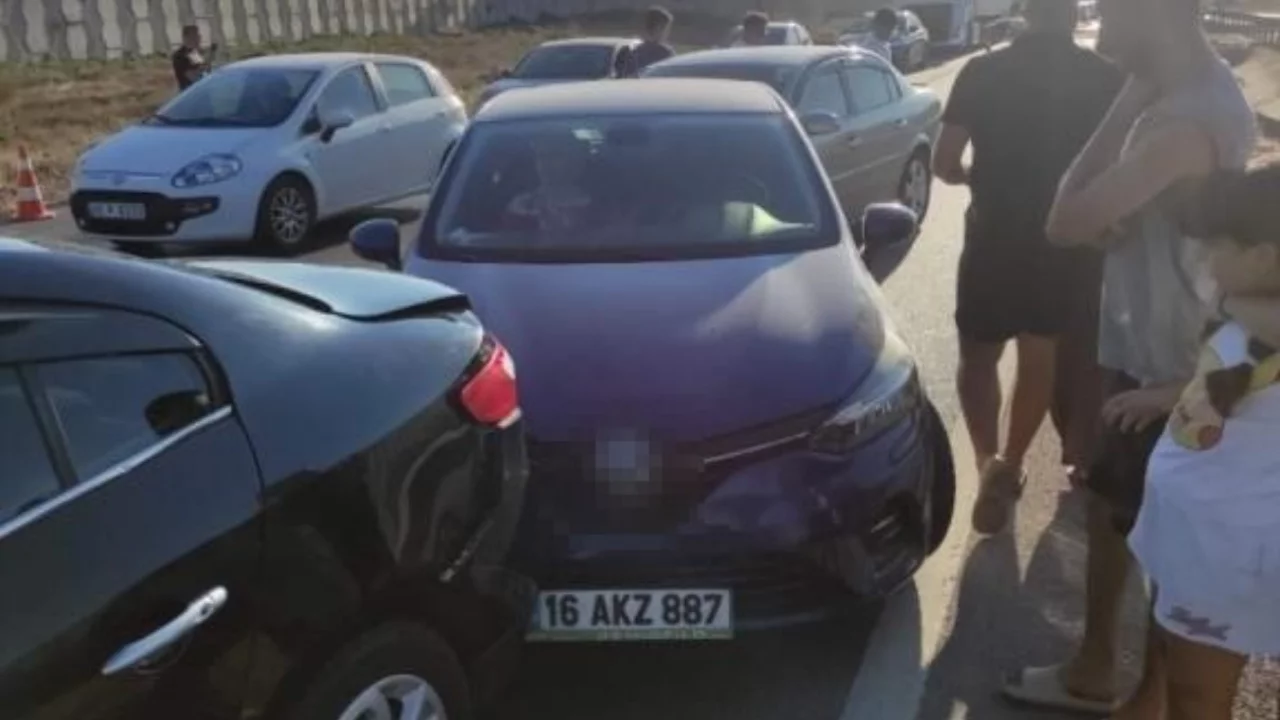 Bursa'da 5 ara&ccedil;lı zincirleme kaza!