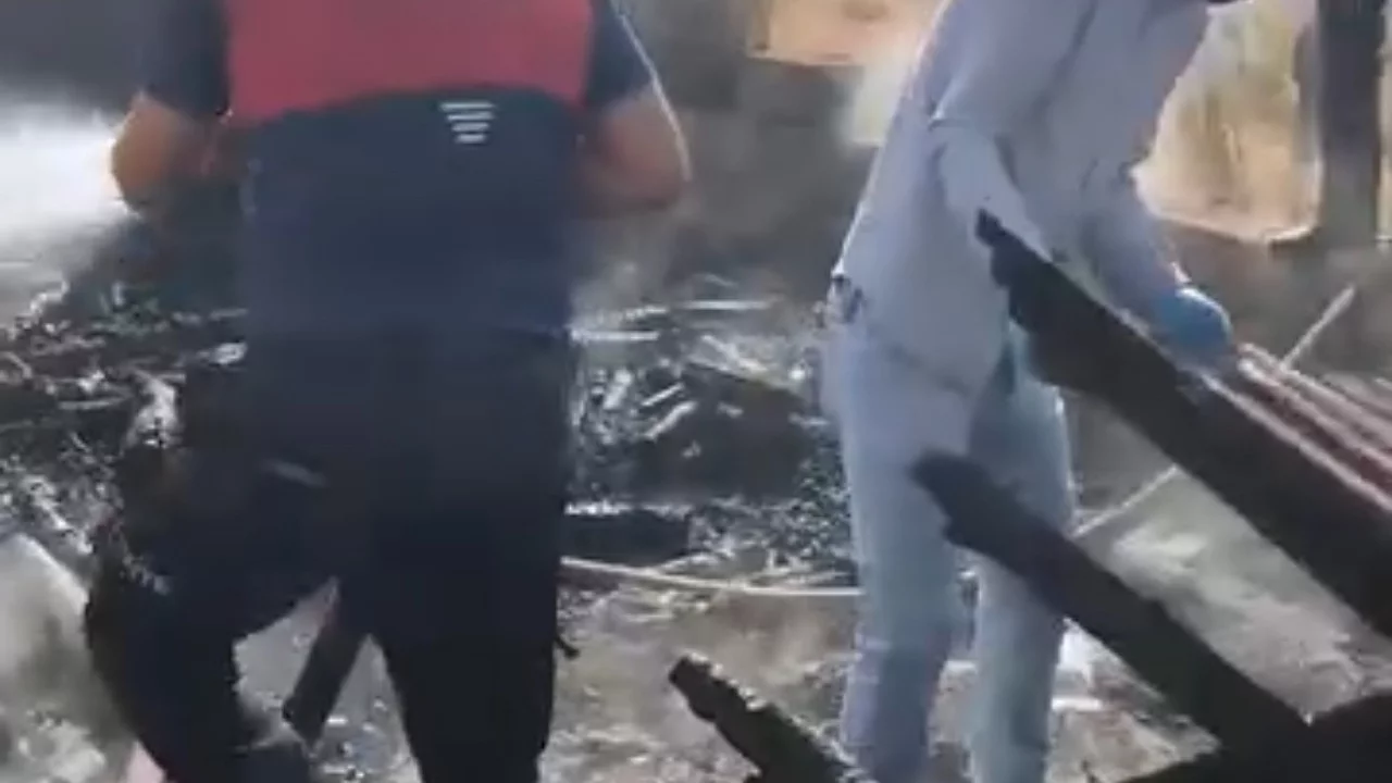 &Ccedil;ıkan yangında bir ev kullanılamaz hale geldi