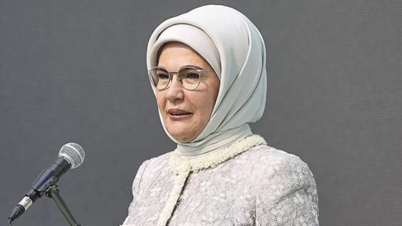 Emine Erdoğan'dan Mevlit Kandili mesajı: "Kalplerimizi iyilikte buluştursun" 