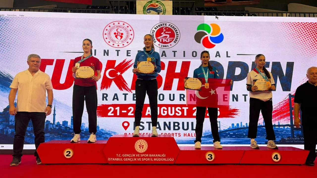 Bursalı karateci Naz Kayadere'den altın madalya
