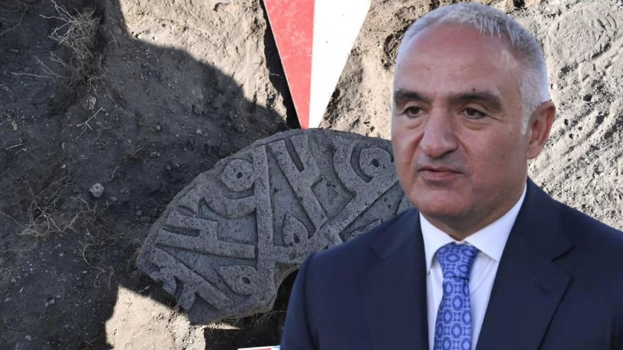 Asırlar sonra g&uuml;n y&uuml;z&uuml;ne &ccedil;ıktı! Bakan Ersoy m&uuml;barek gecede duyurdu