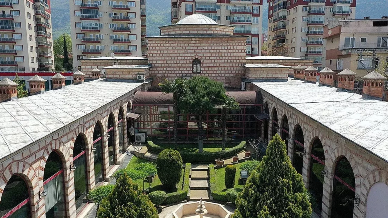 Bursa'da 600 yıllık sağlık mirası kaderine terk edildi! Tarihi yapı şimdi boş...