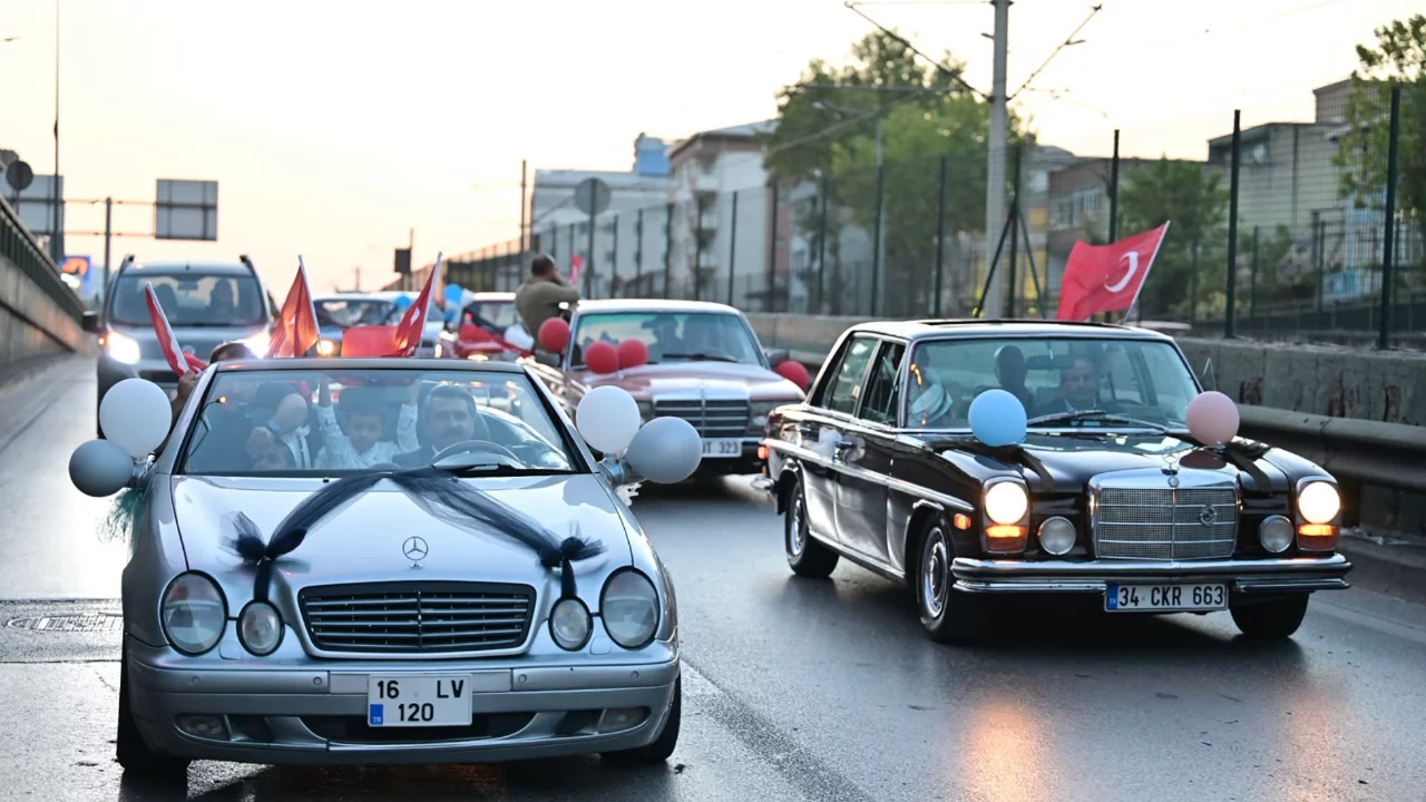 Bursa'da 700 &ccedil;ocuk i&ccedil;in g&ouml;rkemli s&uuml;nnet ş&ouml;leni! Klasik otomobillerle konvoy...