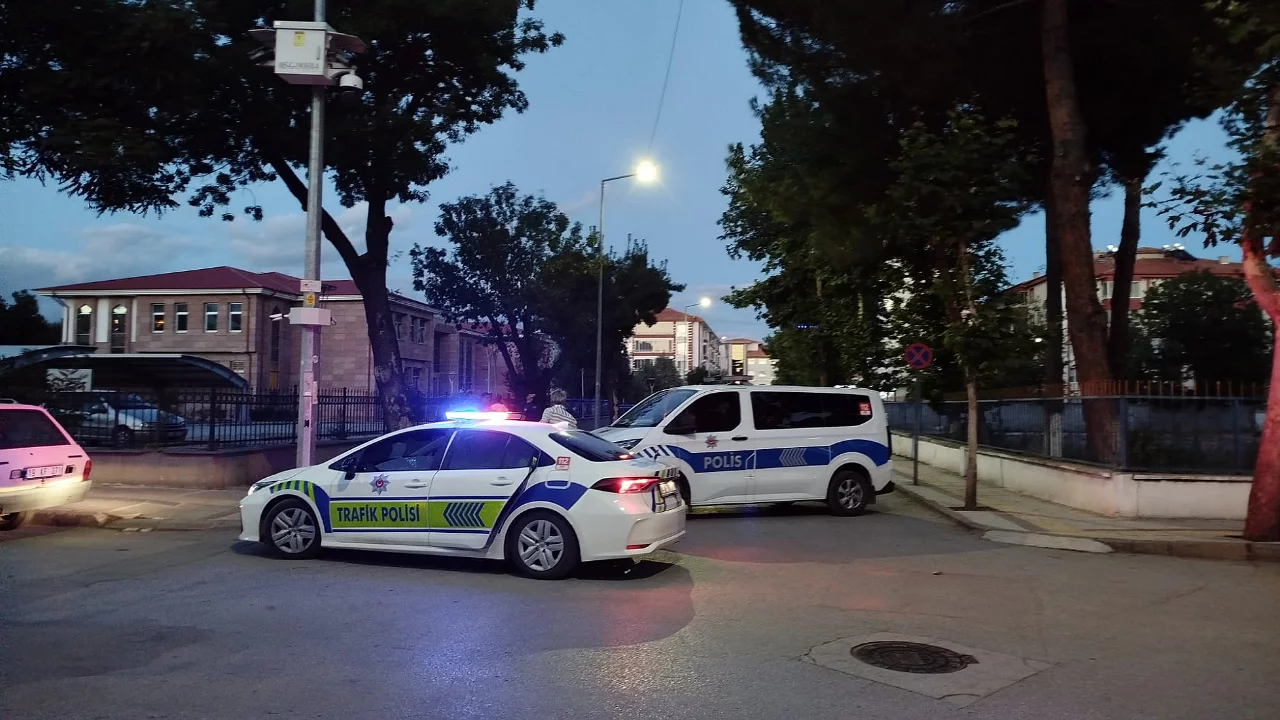 Aranan 11 kişi yakalandı