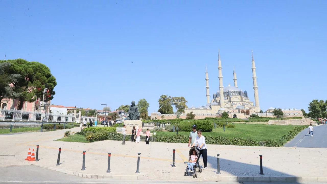 Trakya'da sıcak hava g&uuml;nl&uuml;k yaşamı fel&ccedil; etti