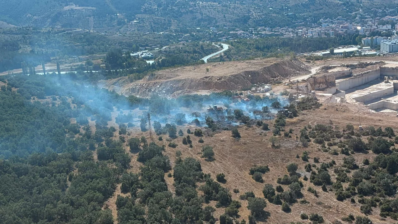 Ormanlık alanda başlayan yangın kontrol altına alındı