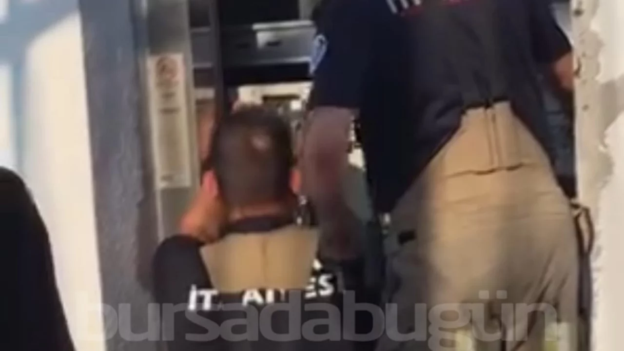 Bursa'da asans&ouml;r tamiri kabusa d&ouml;nd&uuml;! &Ccedil;ırak mahsur kaldı