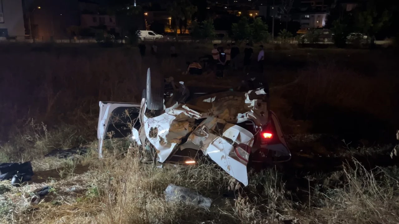 Bursa'da dehşete düşüren kaza! Otomobil tarlaya uçtu