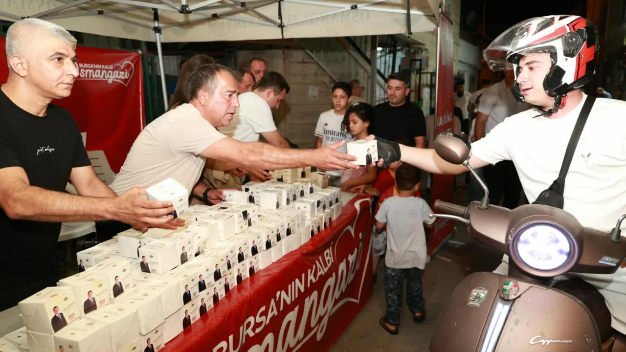 Mevlit Kandili'nin bereketi Bursa'da paylaşıldı