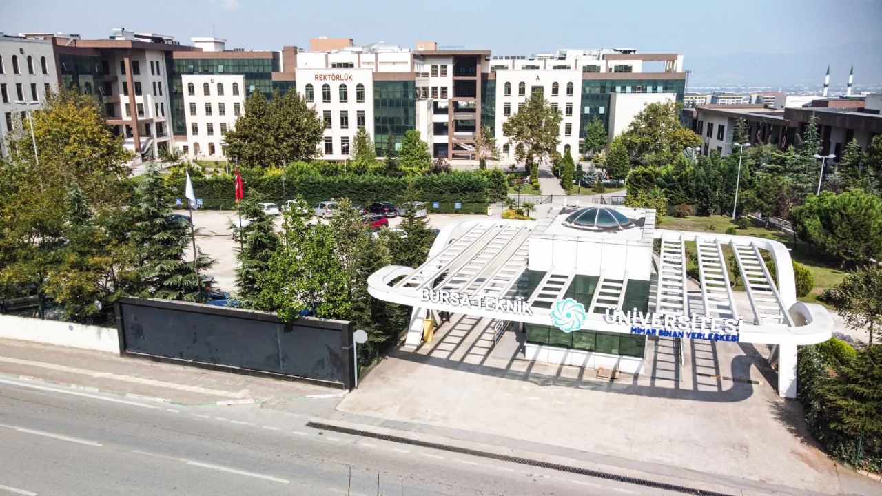 Bursa Teknik &Uuml;niversitesi zirveye &ccedil;ıktı! 10 b&ouml;l&uuml;m&uuml; T&uuml;rkiye'nin ilk 10'unda