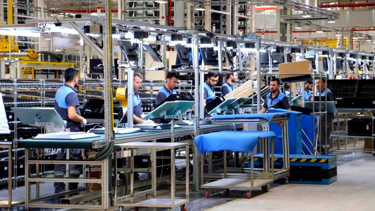 Türkiye'nin sanayi devinde hiç devamsızlık yapmayana tam altın! İşçi maaşını ve haklarını paylaştı