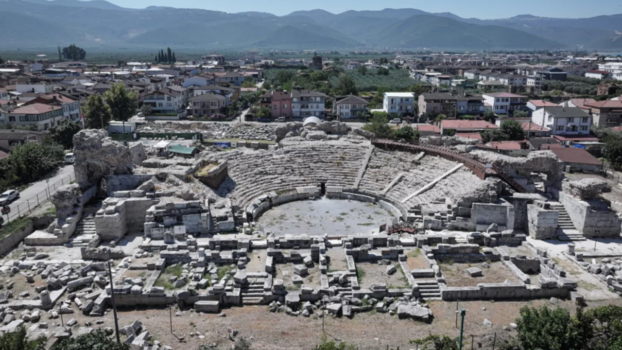 Toprağın altındaki mezarlar b&uuml;y&uuml;k bir sırrı saklıyormuş! Bursa'da ortaya &ccedil;ıktı