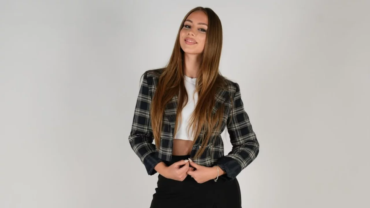 Esma Sevim, sporla başlayan yolculuğunu modellik ve oyunculukla b&uuml;y&uuml;t&uuml;yor