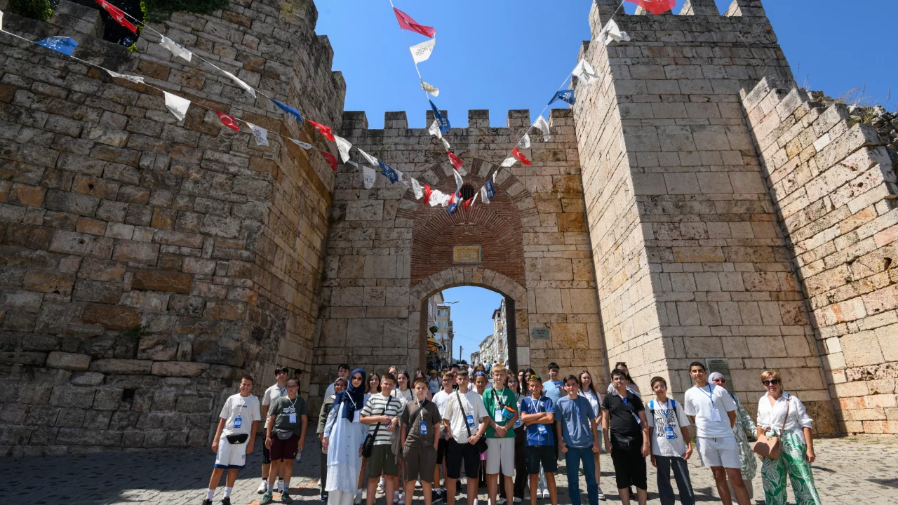 Bursa'da kardeş şehir buluşması: Bosnalı öğrenciler Osmangazi'nin tarihiyle tanıştı