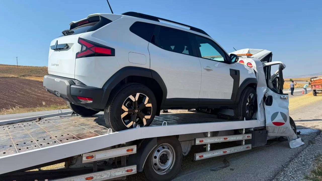 Çorum Alaca'da çekici traktörün römorkuna çarptı: 1 yaralı
