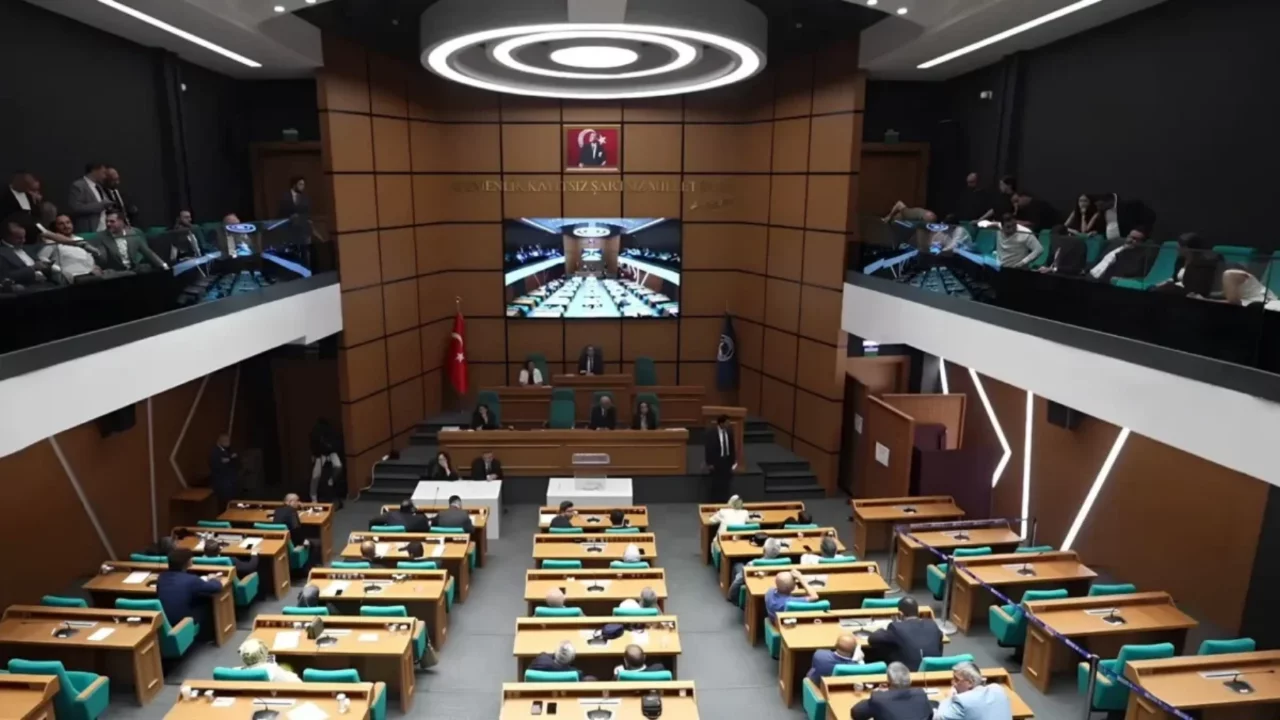 Mahkeme kararını a&ccedil;ıkladı! Belediye başkanvekili se&ccedil;imi tekrarlanacak...