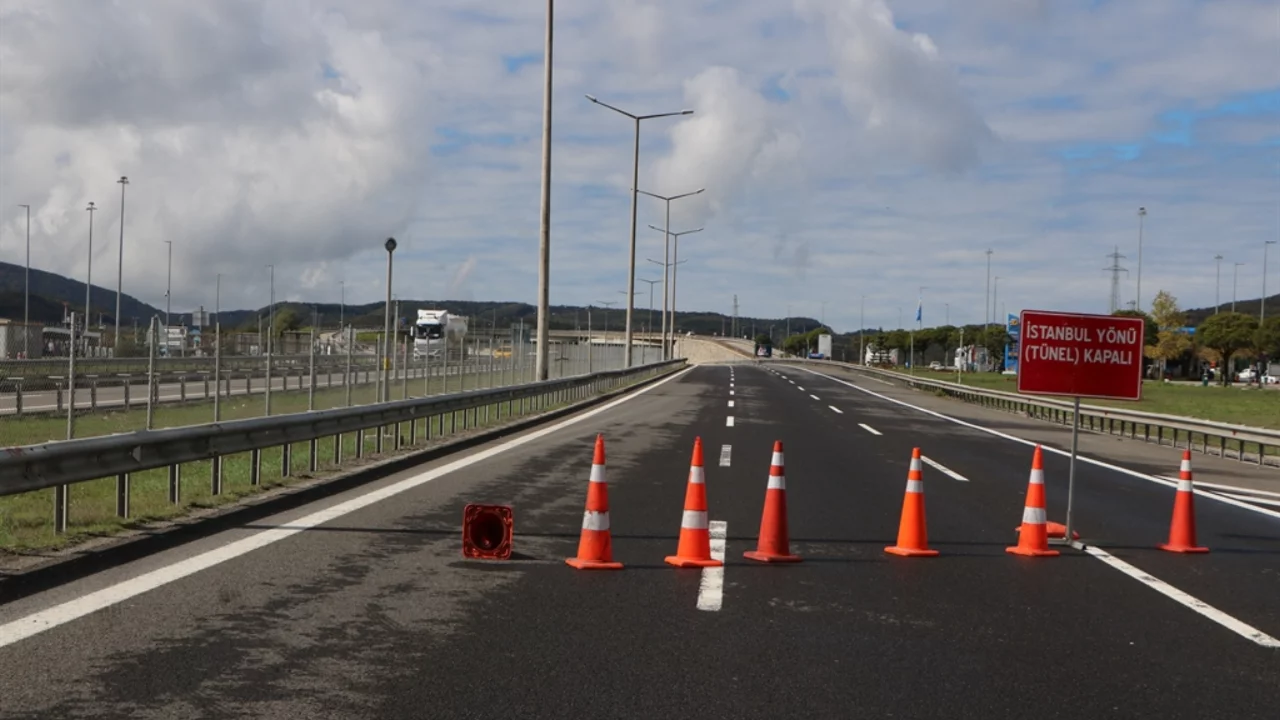 Anadolu Otoyolu'nun İstanbul istikametinde yol çalışması 