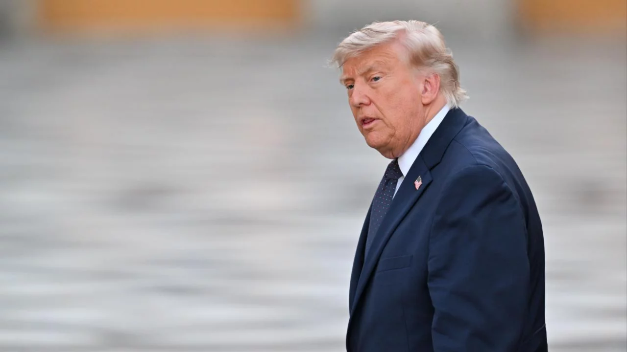 Trump'tan H&uuml;rm&uuml;z Boğazı i&ccedil;in sert mesaj: ABD'den "sıfır tolerans" uyarısı