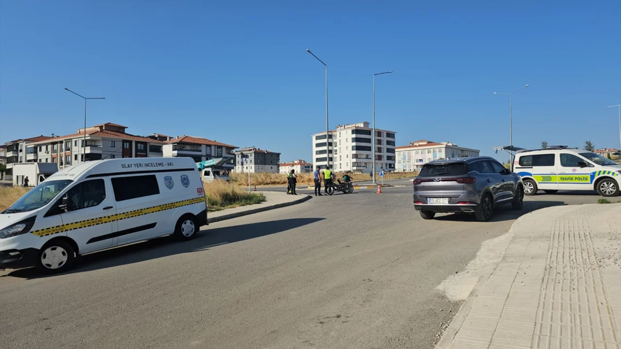 &Ccedil;orum'da motosiklet ile kamyonet &ccedil;arpıştı: S&uuml;r&uuml;c&uuml; hayatını kaybetti