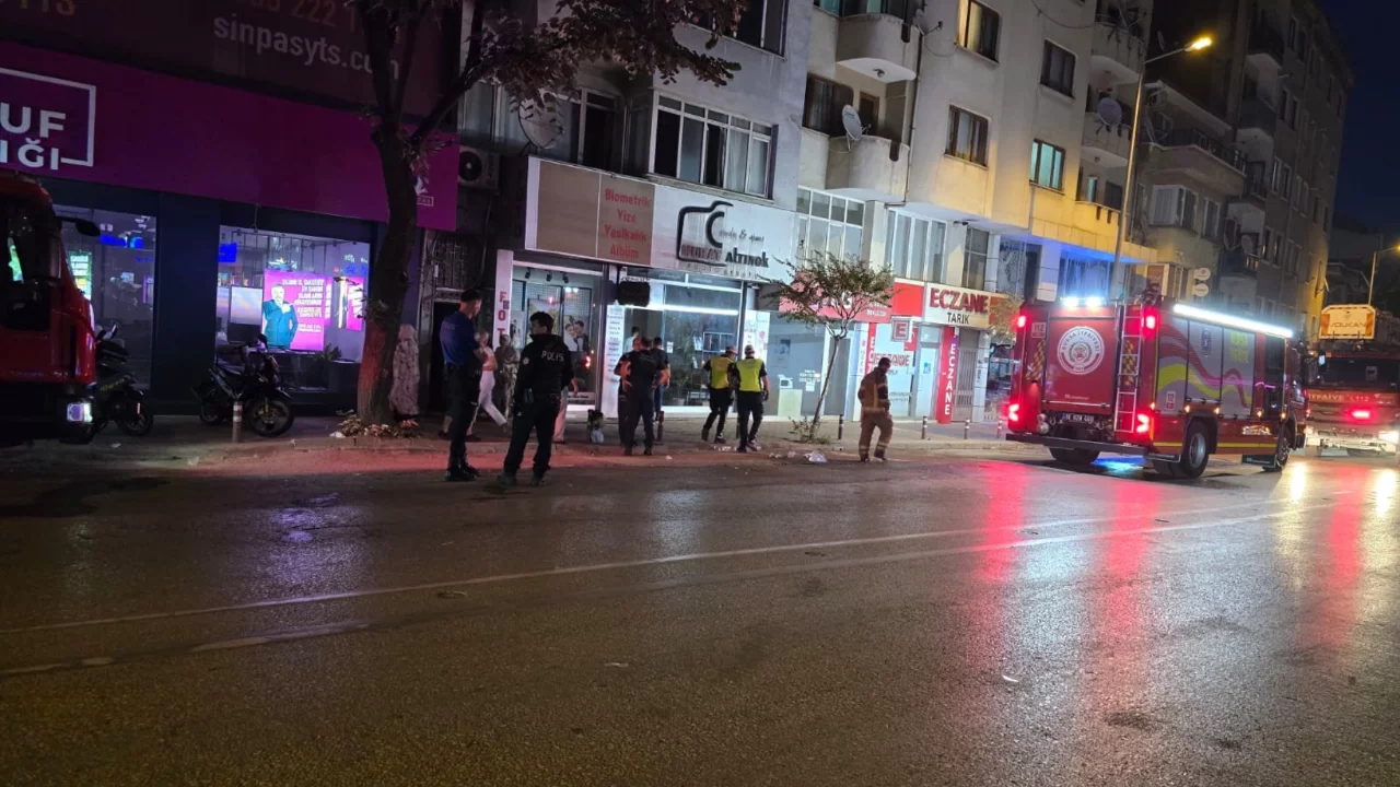 Bursa'da 5 katlı binada yangın! Alevler hızla yayıldı...