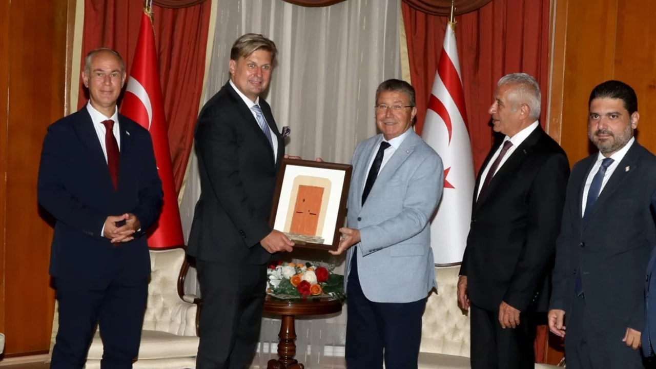 KKTC Başbakanı &Uuml;nal &Uuml;stel, Alman Milletvekili Maximilian Krah'ı kabul etti