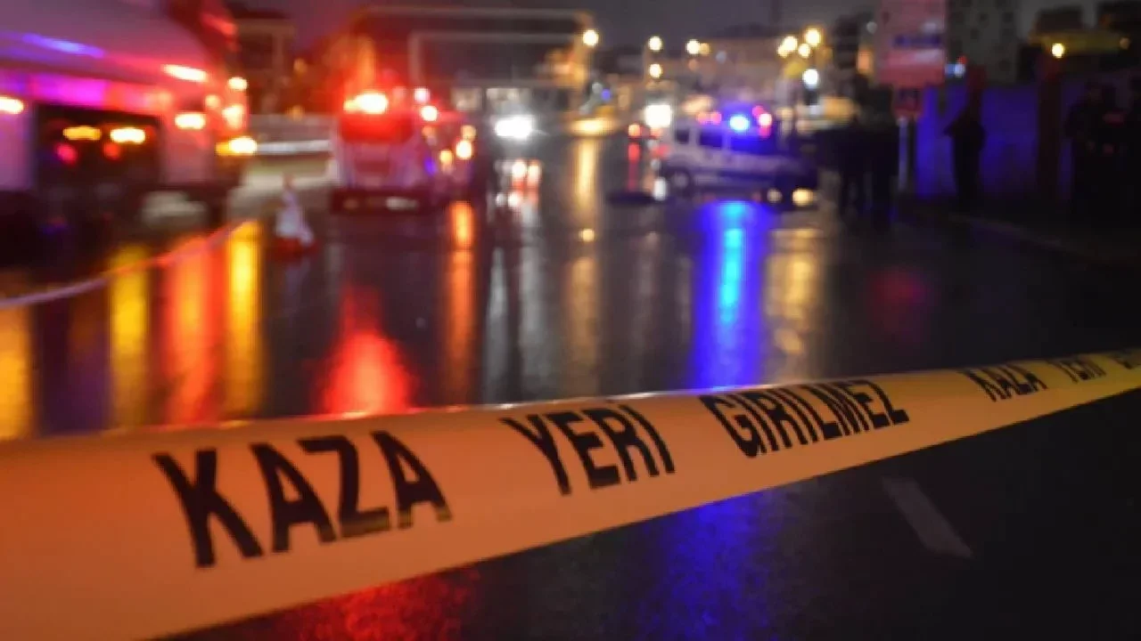 Feci kaza! Otomobil şarampole savruldu: 1 &ouml;l&uuml;, 3 yaralı