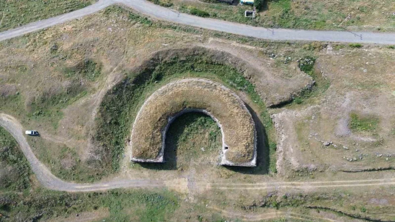 Kars'taki 200 yıllık gemli tabya zamana direniyor
