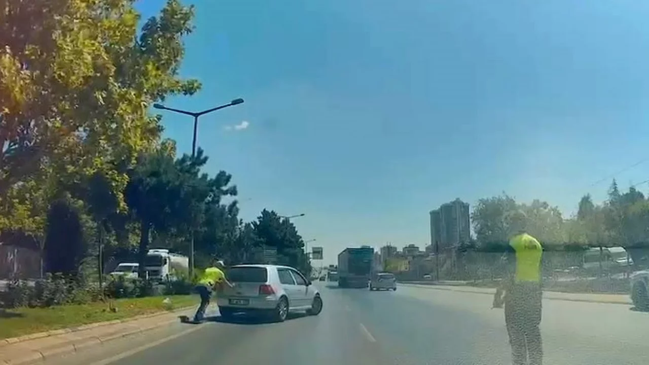Arızalanan ara&ccedil; i&ccedil;in trafik ekipleri seferber oldu