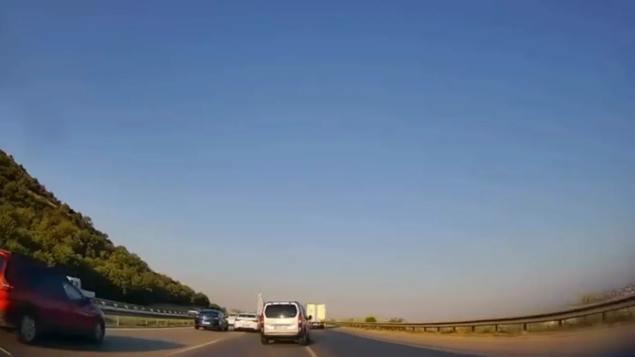 Bursa Çevre Yolu'nda kaza! Çarpışma kamerada