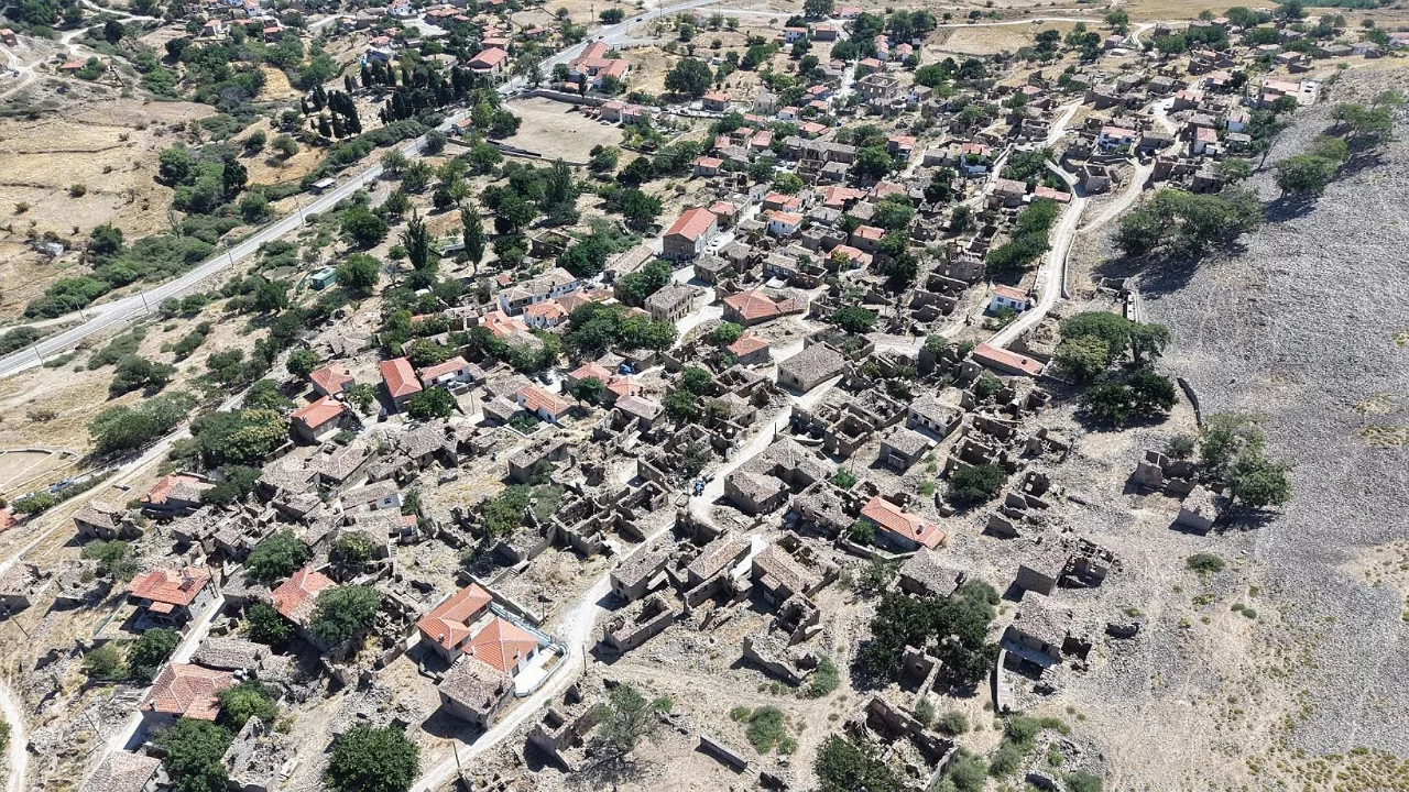 250 yıllık Rum yerleşimi 'hayalet köy' oldu!