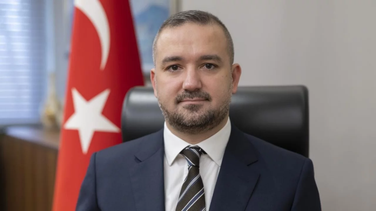 TCMB Başkanı Karahan'dan gençlere: Bilgi çağında farkı nasıl düşündüğünüz belirleyecek 